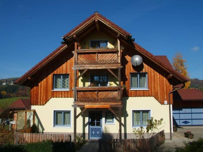 Ferienwohnung, mit Balkon und Terrasse sowie Garten am Traunsee
