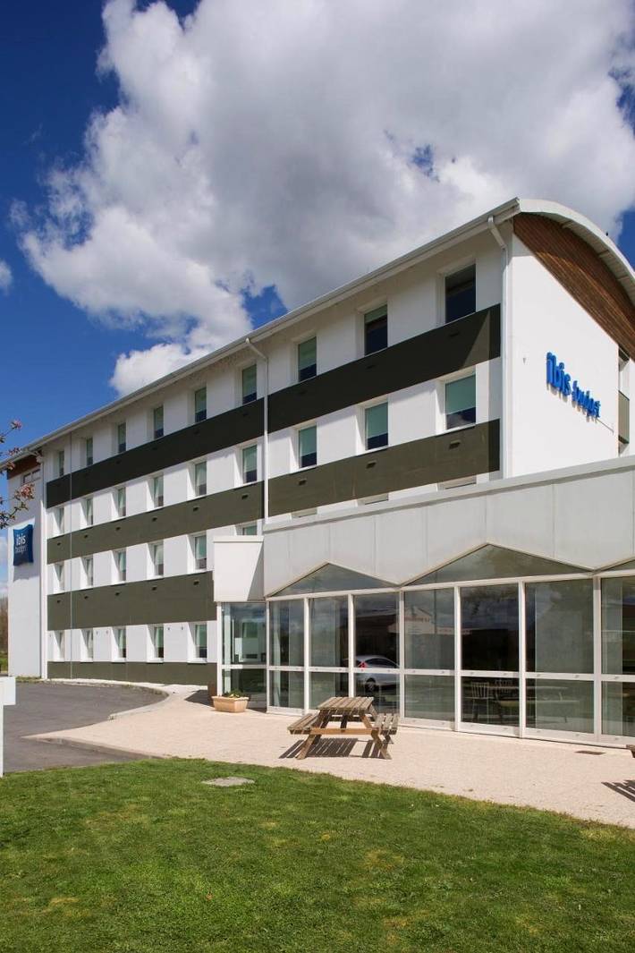 Hôtel pour 2 personnes, avec terrasse, animaux acceptés à Saint-Victor (Allier) - 2