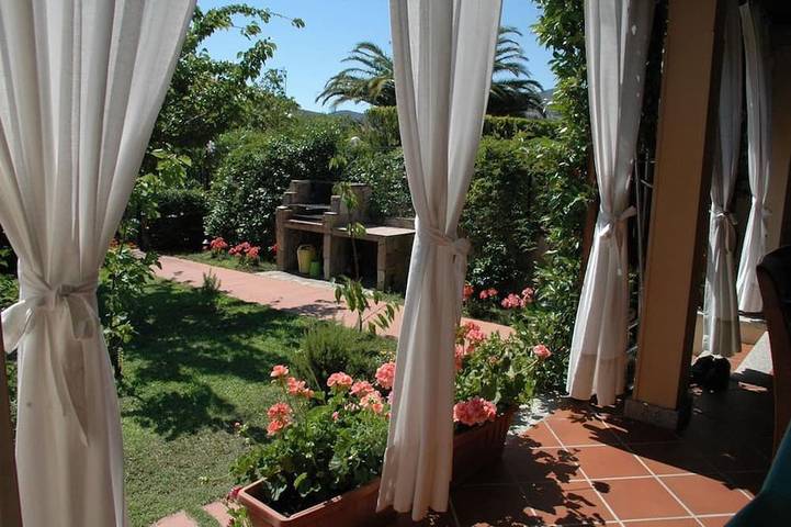 Ferienhaus für 4 Personen, mit Terrasse und Garten in Lu Miriacheddu