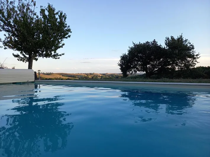 Alojamiento y desayuno para 2 personas, con jardín y terraza además de vistas y piscina, Se admiten mascotas - 1