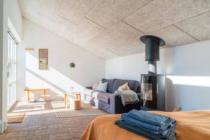 Ferielejlighed for 2 personer, med Terrasse og Have samt Pool i Thurø