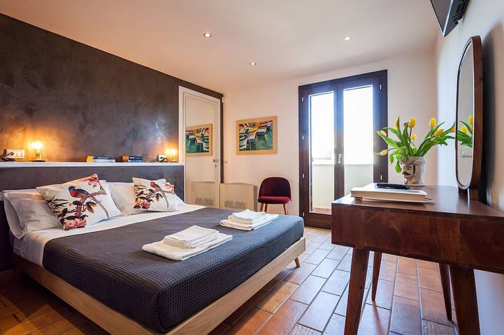Appartement entier, Appartement de 90 m² dans villa avec piscine individuelle et jardin in Arenella, Syracuse