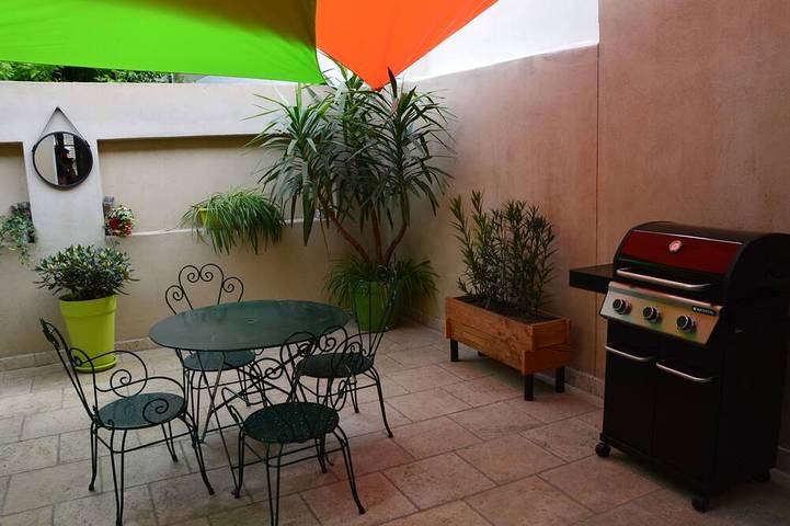 Gîte pour 4 personnes, avec jacuzzi et terrasse à Courthézon