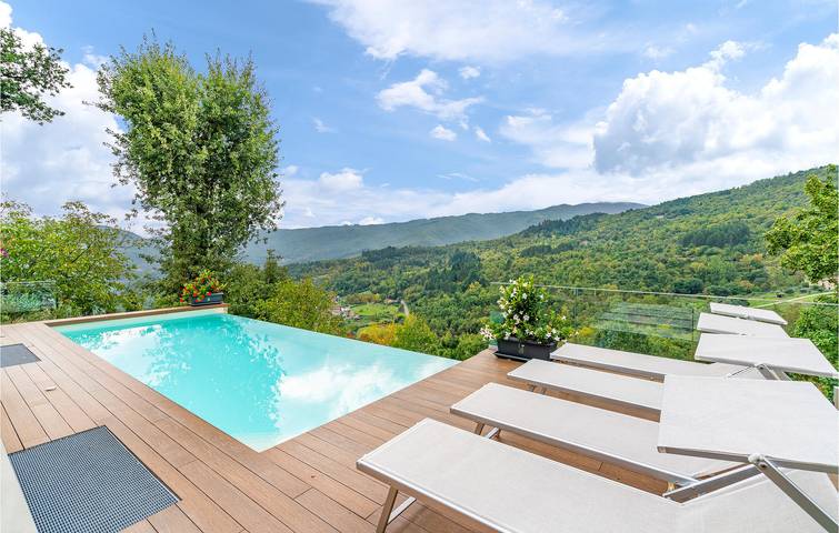 Location de vacances pour 6 personnes, avec terrasse et piscine, animaux acceptés à Poppi - 4