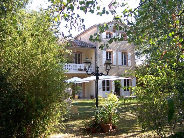 Chambre d’hôte pour 2 personnes, avec Terrasse et Jardin ainsi que Piscine et Vue