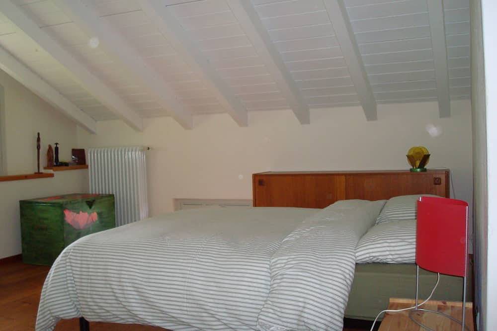 Ganze Wohnung, Traum-Aussicht - Großzügige Wohnung mit großem Garten in Lezzeno, Comer See