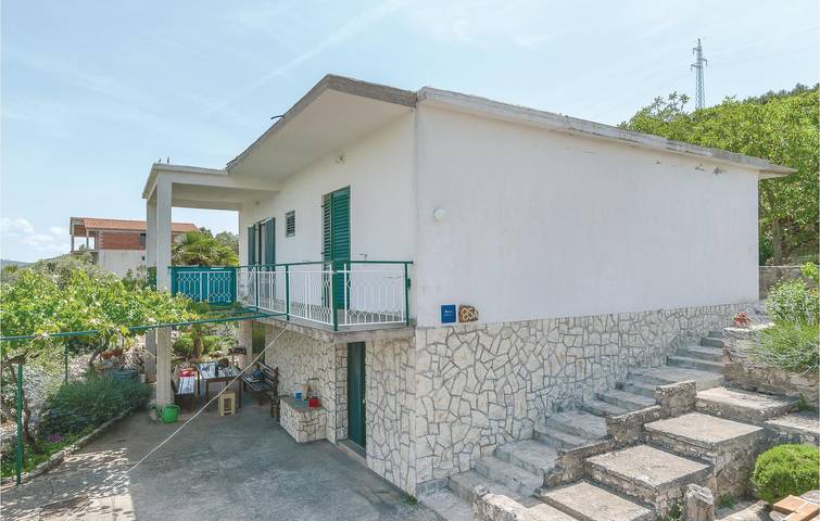 Ganze Ferienwohnung, Gemütliche 1-Zimmer-Wohnung mit Terrasse in der Nähe des Flusses Krka und des Prokljan-Sees in Raslina, Šibenik-Knin