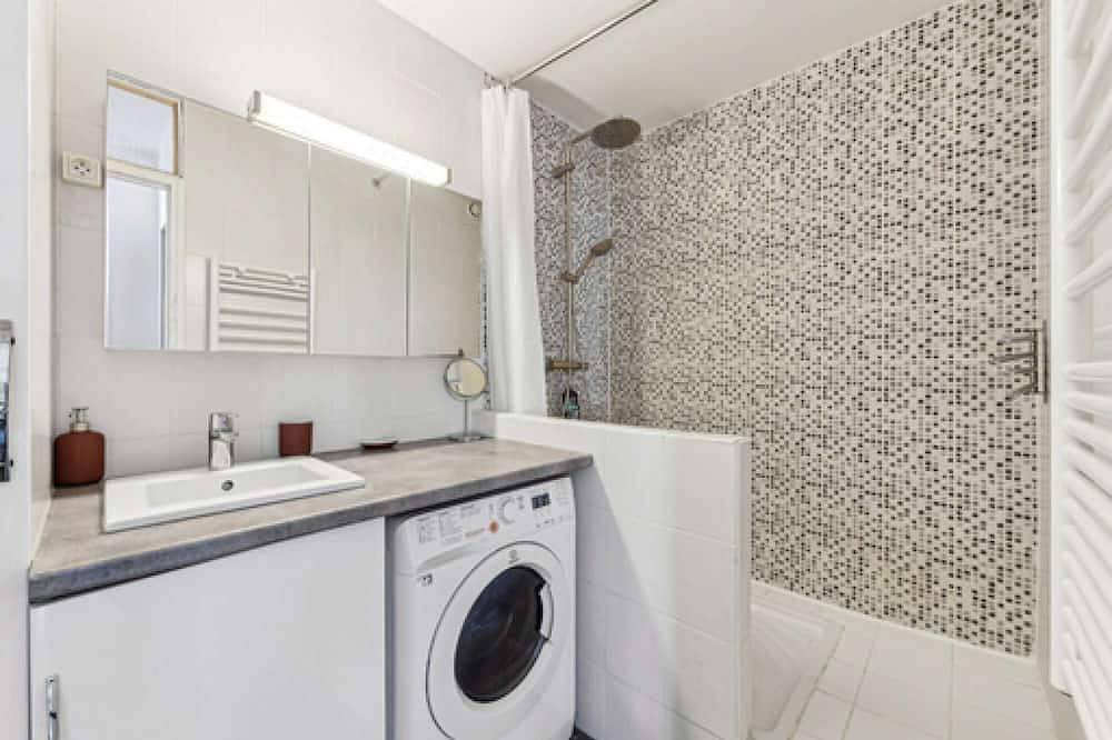 Entire apartment, Chic and confortable apart, with parking and balcony in Levallois-Perret, Hauts-de-Seine