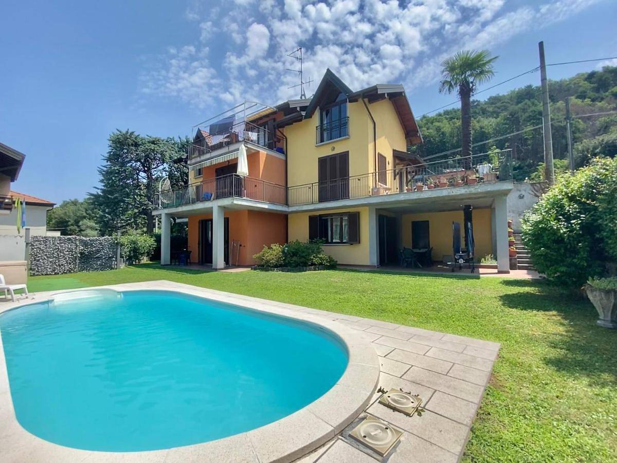 Appartamento intero, A dream on the lake in Comune di Angera, Lago Maggiore (Lombardia)