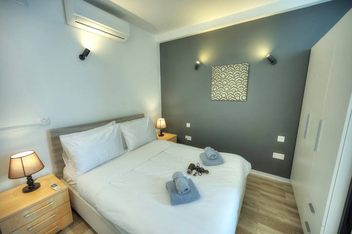 Ganze Wohnung, Ferienwohnung für 2 Personen mit Terrasse in Gzira, Insel Malta