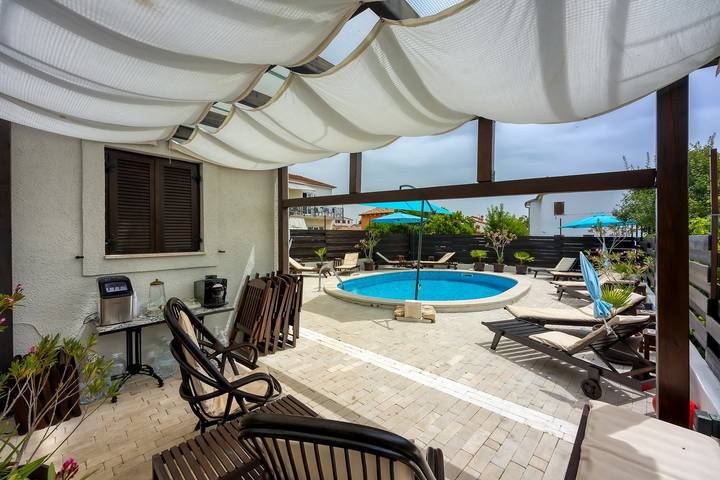 Ferienwohnung für 2 Personen, mit Balkon/Terrasse und Pool