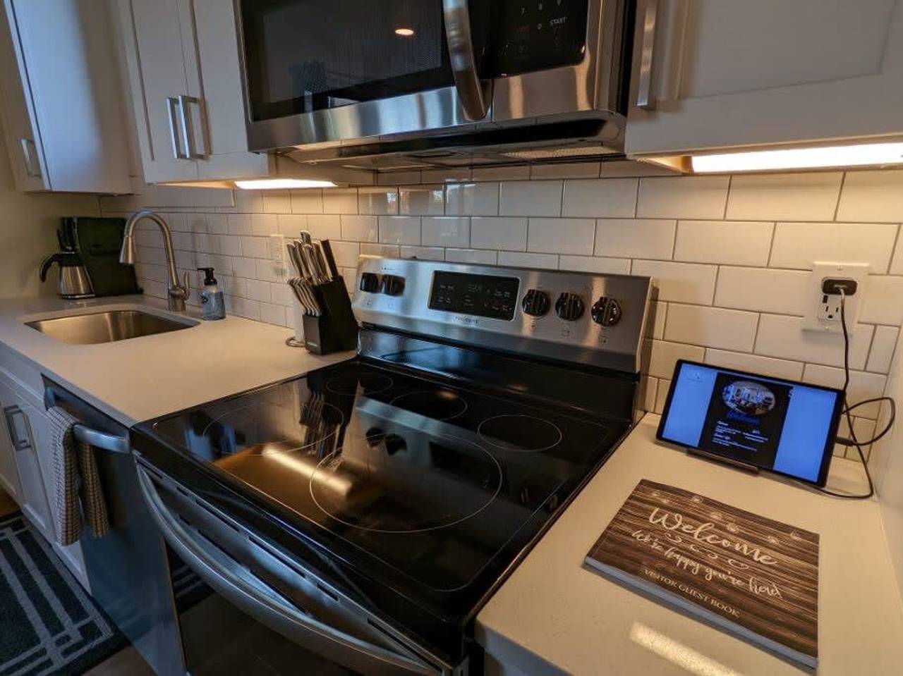 Appartamento intero, Walk to it all - Downtown Tc- Capri 212 in Traverse City, Contea di Grand Traverse