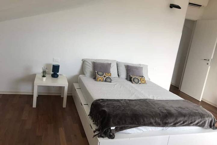 The house with a view of Emma is a charming apartment with a splendid sea view in Vezzano Ligure, Natural Park of Montemarcello-Magra-Vara