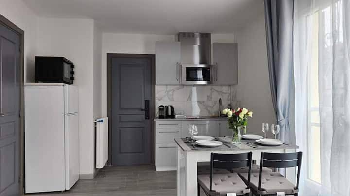 Family Room with Private Bathroom in Bondy, Seine-Saint-Denis