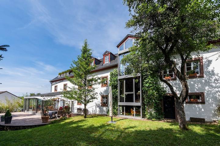 Ferienhaus für 10 Personen, mit Whirlpool und Balkon sowie Garten