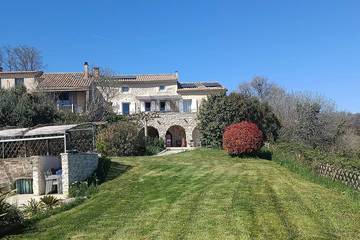 Gîte pour 11 personnes, avec jardin et terrasse à Saint-Marcel-d'Ardèche