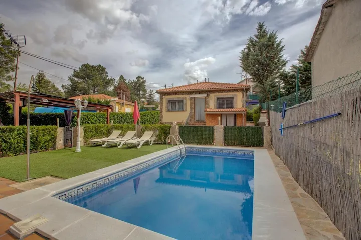 Casa rural para 6 personas, con piscina y jardín, Se admiten mascotas - 1