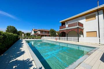 Ferienhaus für 8 Personen, mit Garten und Pool in Caorle