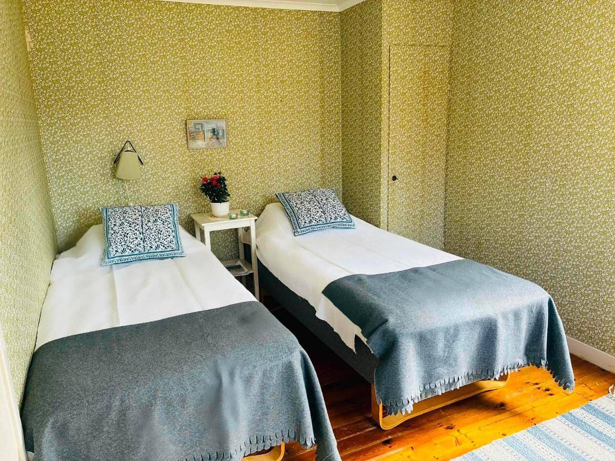 Cozy Gotland cottage low price next to Tofta beach in Tofta, Gotland