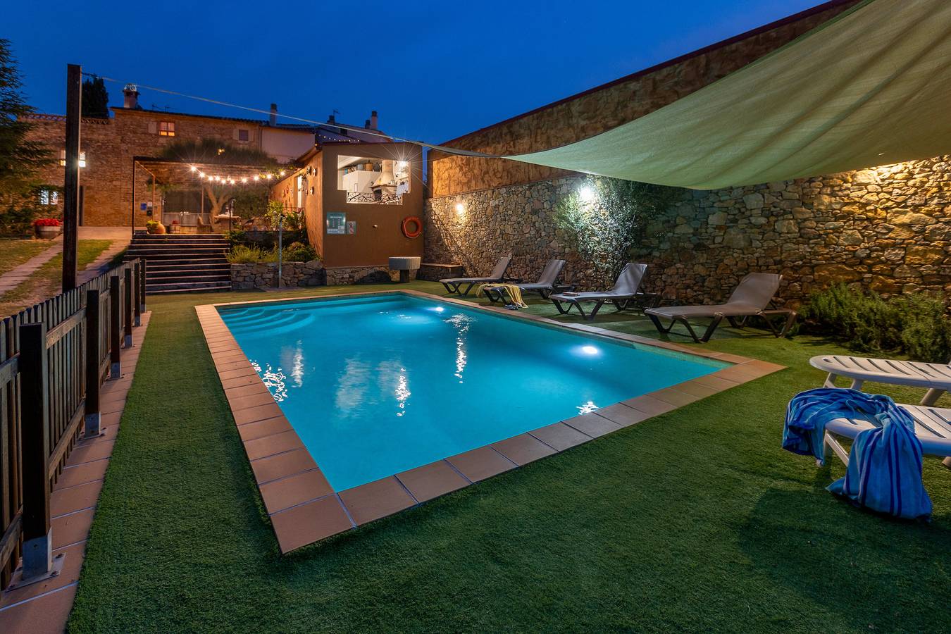 Farmhouse "Can Nentia" with Mountain View, Pool & Wi-Fi in Fonteta, Forallac