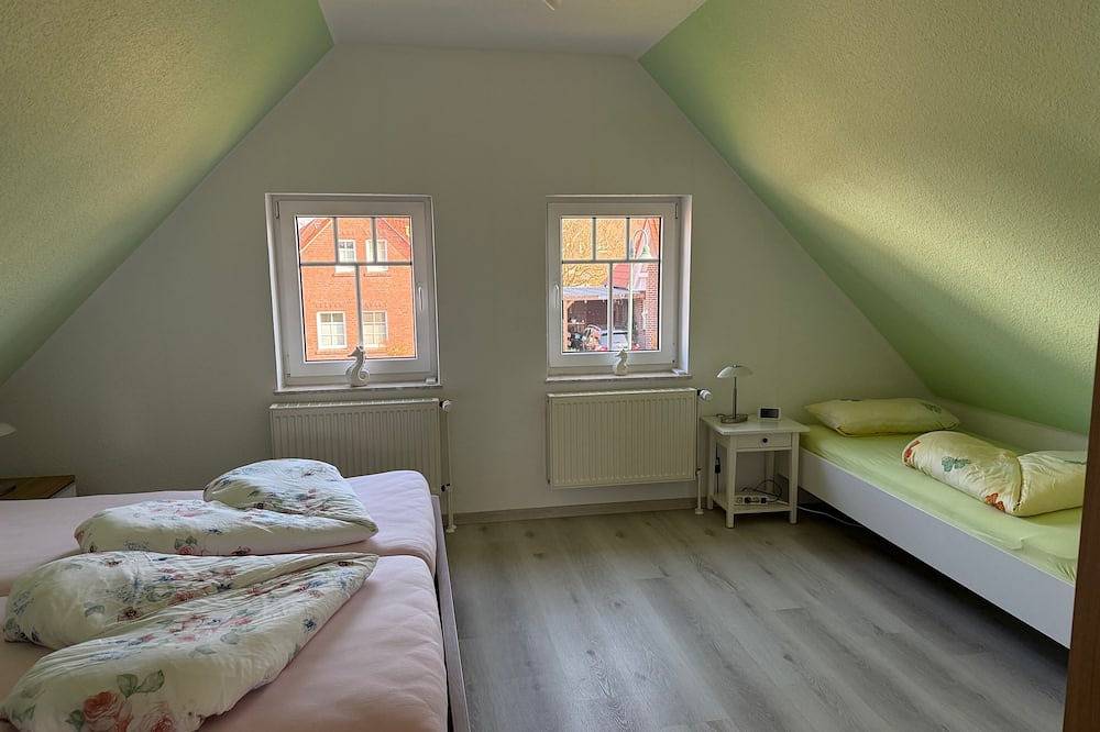 Schönes Ferienhaus am Ihler Meer in Ihlow, Nordseeküste