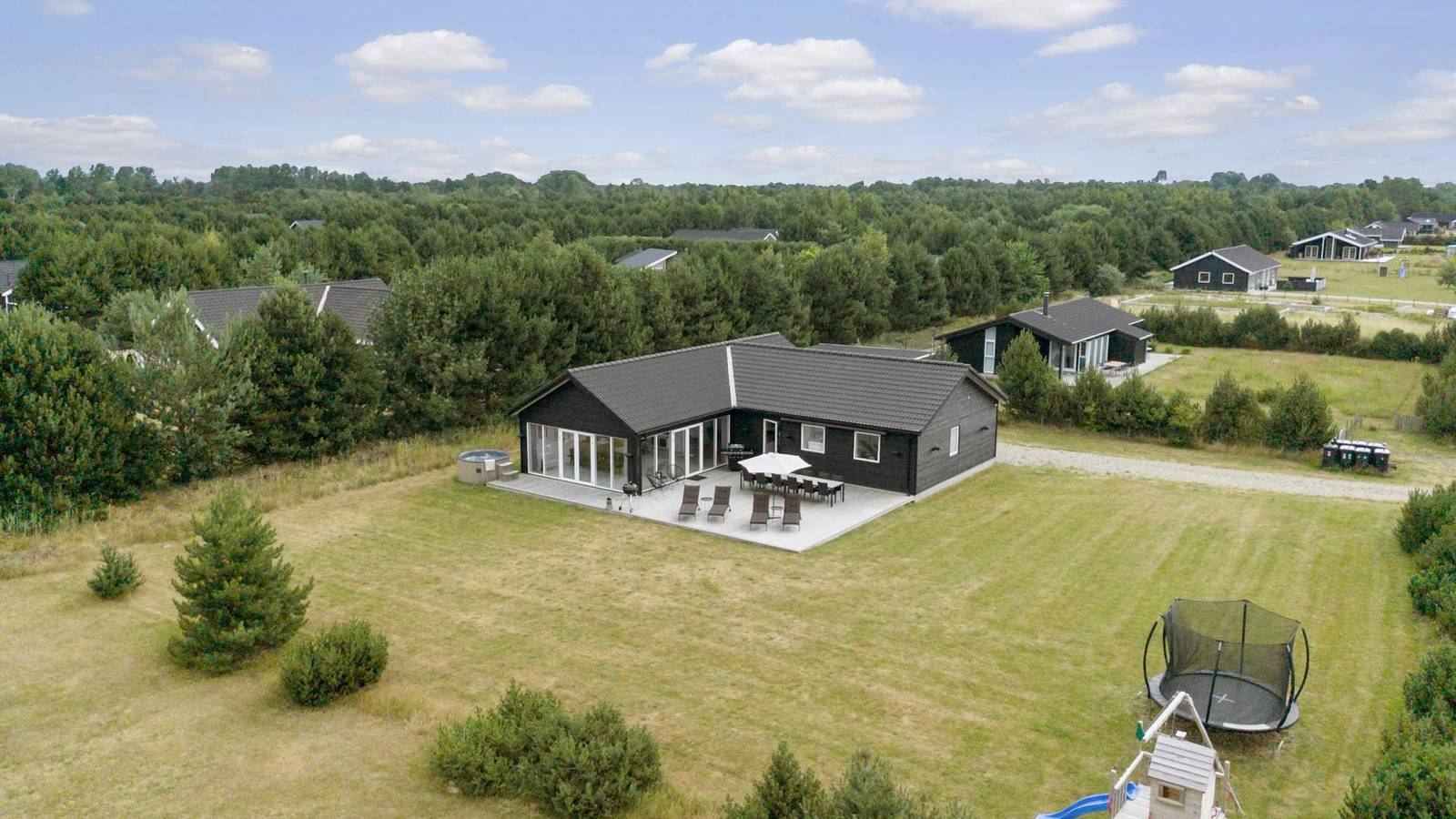 969 - Sommerhus til 12 i Marielyst med vildmarksbad og terrasse in Væggerløse, Svenske Østersøen