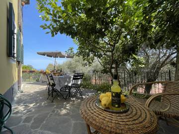 Ferienwohnung für 5 Personen, mit Terrasse und Garten in Cipressa