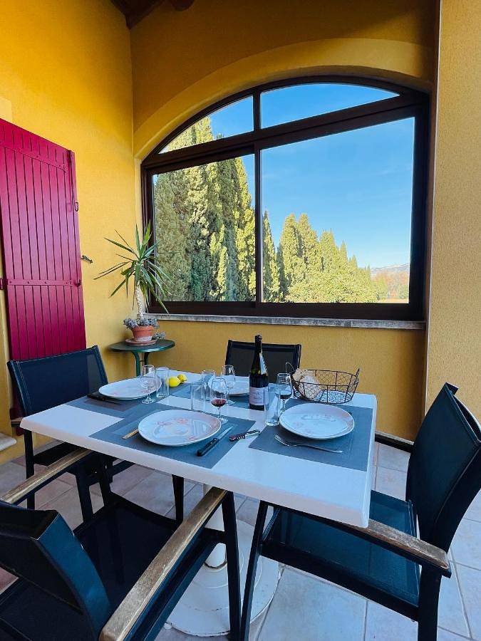 Appartement de vacances pour 4 personnes, avec Terrasse ainsi que Jardin et Vue à Carpentras