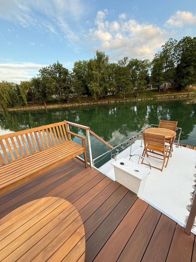 Bateau pour 4 personnes, avec vue sur le lac ainsi que jardin et vue dans Île de France