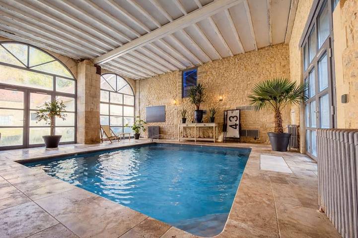 Château pour 14 personnes, avec piscine et jardin dans Orne