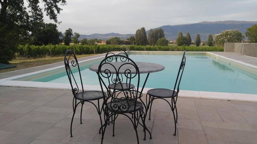 Location de vacances pour 4 personnes, avec vue ainsi que piscine et jardin, adapté aux familles à Bevagna - 4