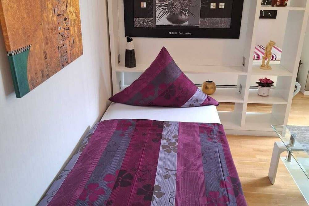 Ganze Wohnung, Ruhige Lage im Herzen der Bremer City mit Parkplatz und Wlan: Top-Ferienwohnung in Neustadt Bremen, Bremen