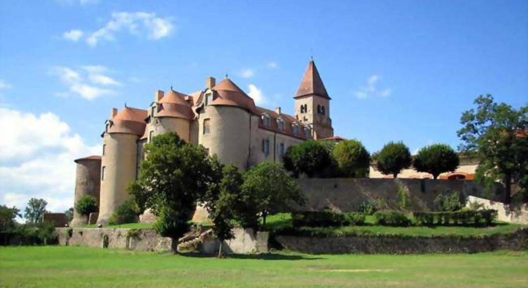 Appartement entier, Le Pommiers in Pommiers (Loire), Région de Roanne