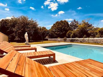 Gîte pour 15 personnes, avec sauna et vue ainsi que piscine et jardin à Rauzan