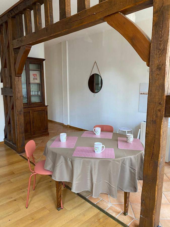 Appartement entier, Two-Bedroom Apartment in Lisieux, Région de Lisieux