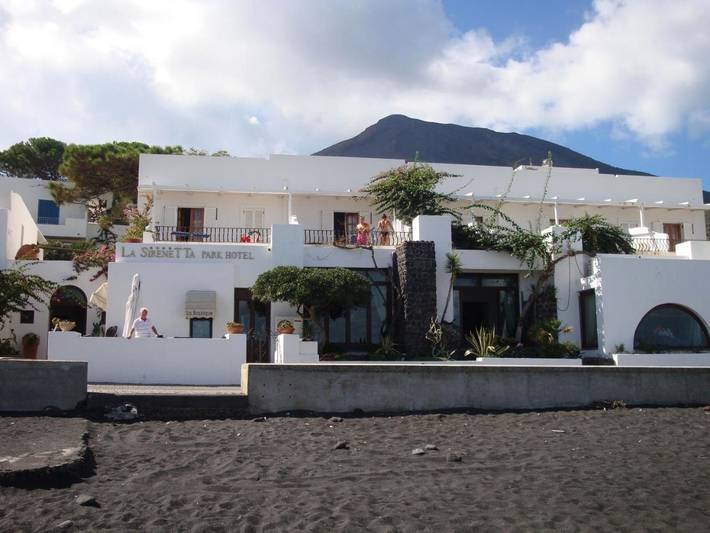 Hôtel pour 2 personnes, avec bassin pour enfant et piscine ainsi que jardin et vue, adapté aux familles dans Stromboli - 3