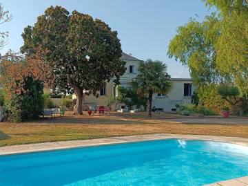 Chambre d’hôte pour 2 personnes, avec jardin ainsi que vue et piscine à Saumur