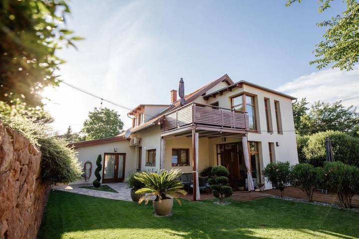 Ferienwohnung für 2 Personen, mit Sauna und Garten sowie Whirlpool in Balatonalmadi
