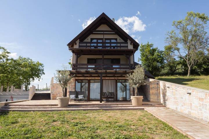 Location de vacances pour 2 personnes, avec Balcon et Terrasse ainsi que Jardin et Vue sur le lac à Szigliget