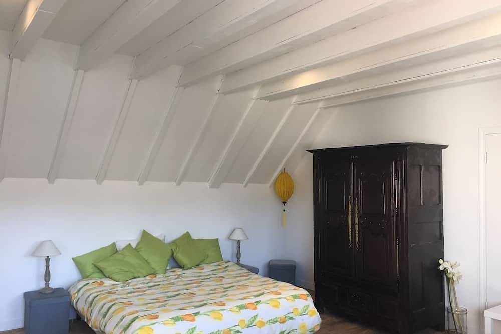 Old renovated bakery, Full downtown quiet in Huelgoat, Châteaulin region