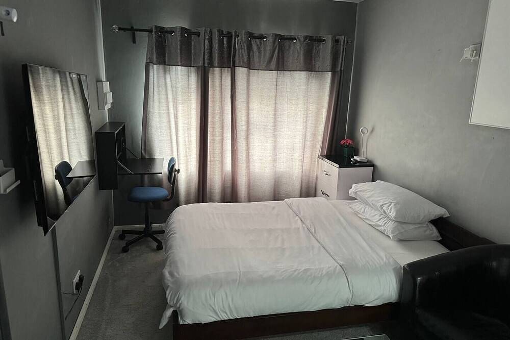 Near Roundhay Park- one of Eu's biggest city Parks in Nottingham, Midlands del Este