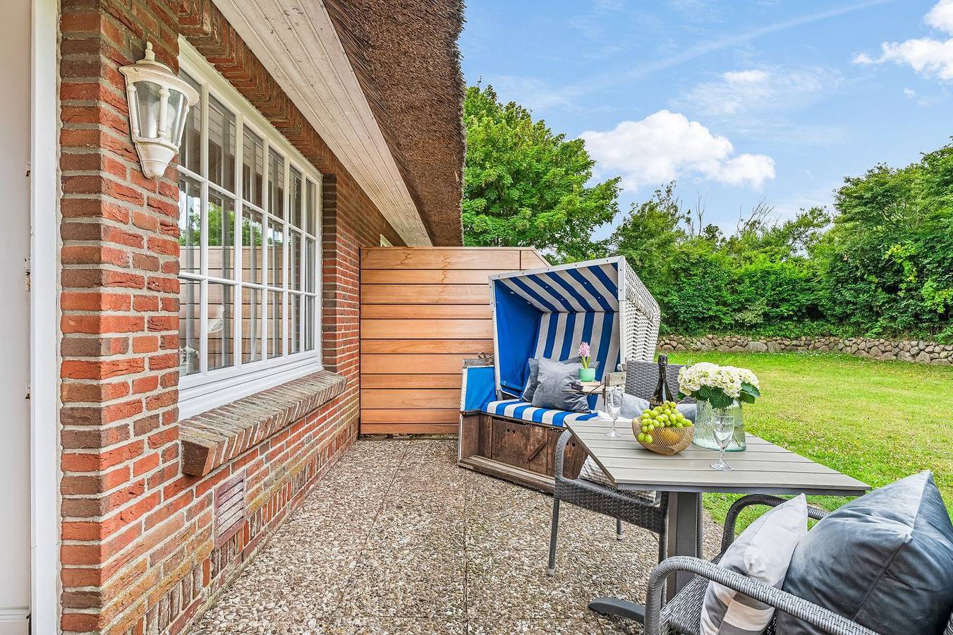 Ganze Wohnung, Ferienwohnung Reethüüs in Keitum auf Sylt unter Reet mit Terrasse & Strandkorb in Keitum, Sylt (Gemeinde)