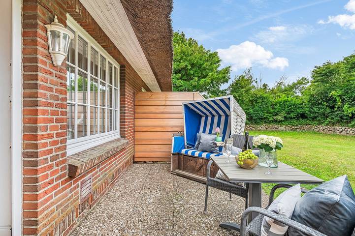 Ganze Wohnung, Ferienwohnung Reethüüs in Keitum auf Sylt unter Reet mit Terrasse & Strandkorb in Keitum, Sylt (Gemeinde)