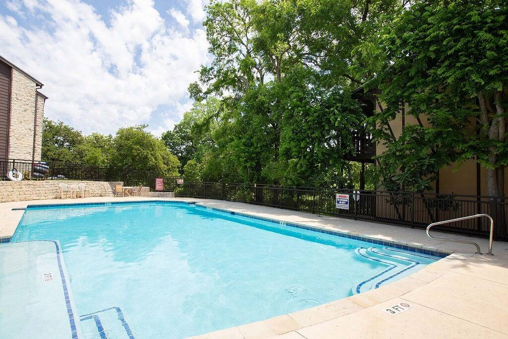 Ganze Wohnung, The Float Inn 3! Across from Schlitterbahn! Walk to Downtown New Braunfels! in New Braunfels, Comal County