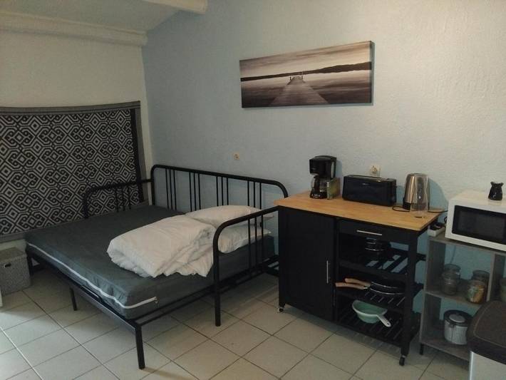 Gîte pour 3 personnes, avec vue ainsi que terrasse et piscine à Saint-Aubin-de-Nabirat - 2