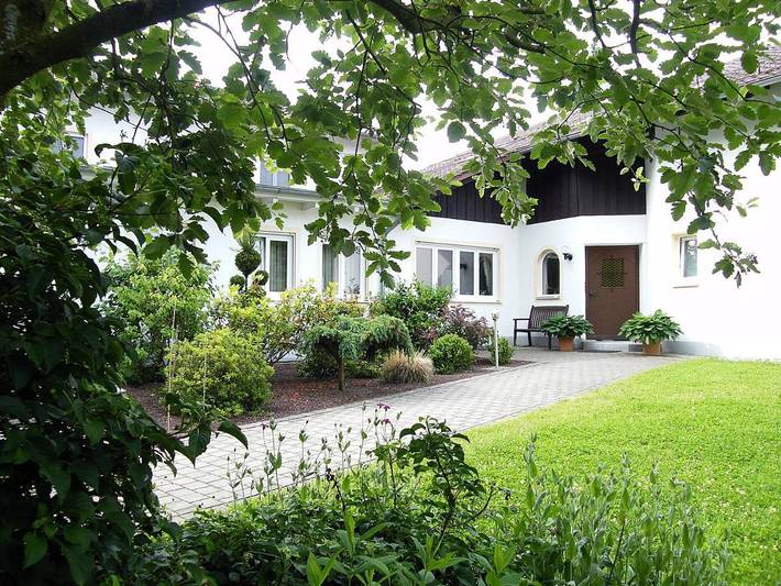 Gästehaus für 2 Personen, mit Balkon und Terrasse sowie Garten und Ausblick