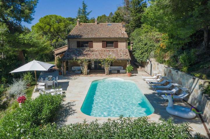 Villa per 9 persone, con Balcone e Terrazza nonché Giardino e Piscina a Pesaro