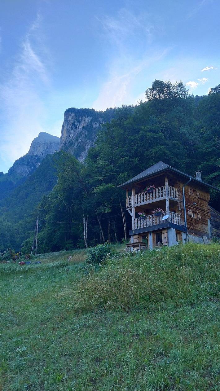 Mazot du Criou  - Samoëns avec vue sur montagne, terrasse privée et jardin privé in Samoëns, Région de Bonneville