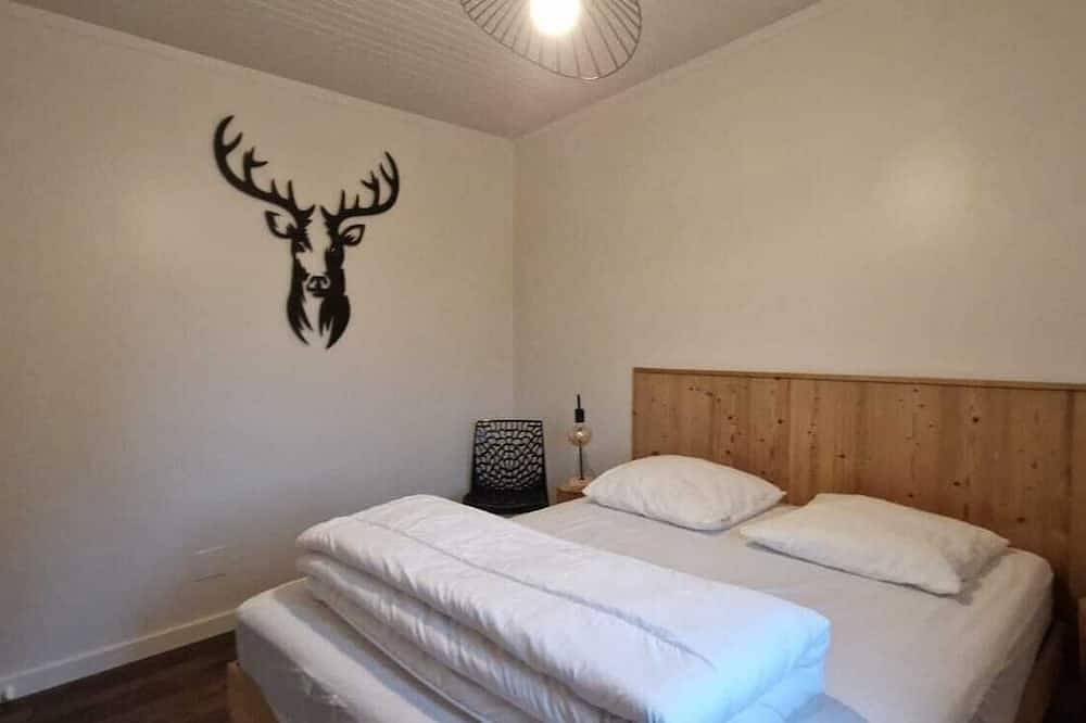 Chalet Marghan Super Besse 8+2 persons with Spa in Super Besse, Besse-et-Saint-Anastaise