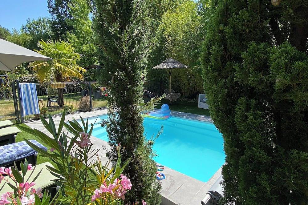 Chambre à louer indépendante avec accès piscine chauffée ( option ) in Beaucouzé, Vallée de la Loire